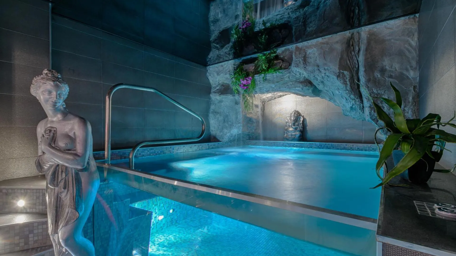 Liebeshotel Love Room Evasion Duo Marseilles Frankreich